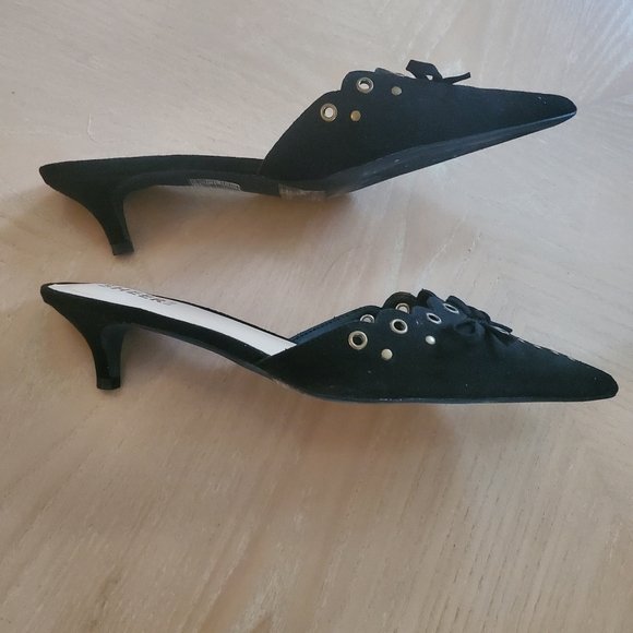 Black bow studded low healed mules pointed toe black suede. - Picture 3 of 7